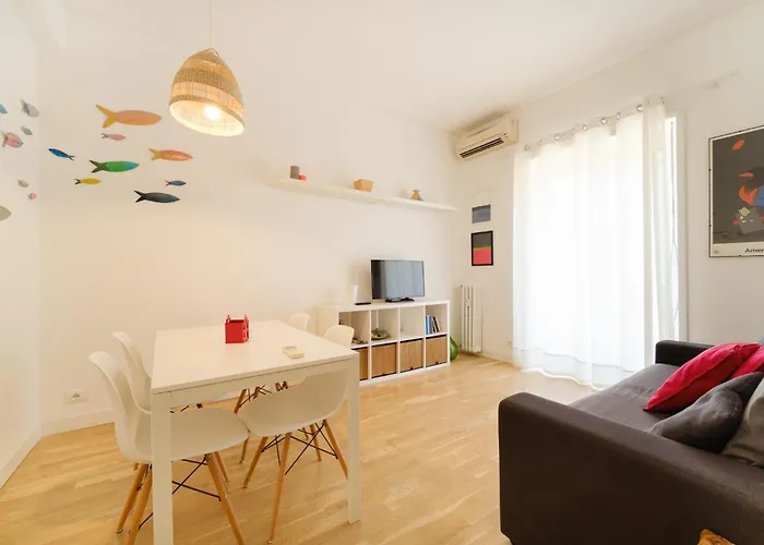 Modern & Spacious 2-bedroom Near Trastevere Roma