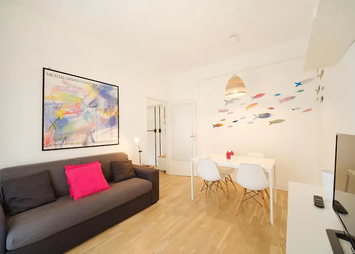 Modern & Spacious 2-bedroom Near Trastevere Roma