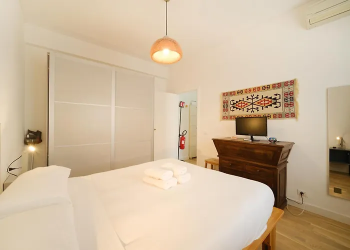 Apartment Modern & Spacious 2-bedroom Near Trastevere