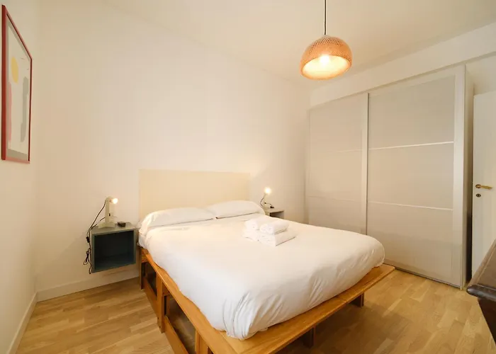 Modern & Spacious 2-bedroom Near Trastevere Appartamento