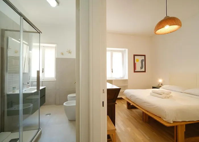Modern & Spacious 2-bedroom Near Trastevere Appartamento Roma