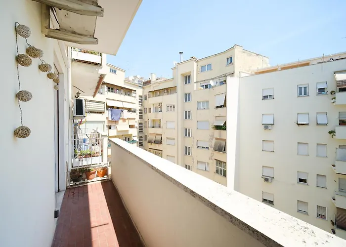 Modern & Spacious 2-bedroom Near Trastevere Appartamento *